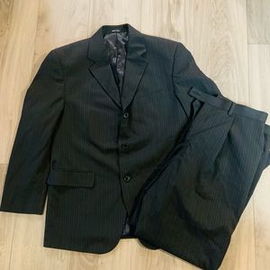 Men’s Van Heusen pin stripe suit black
